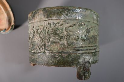 null CHINA, HAN Dynasty (206 BC - 220 AD)
Round tripod box 'lian
the lid in the shape...