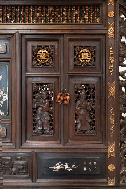 null VIETNAM for Europe - Late 19th century
Large carved wooden altar, openwork and...