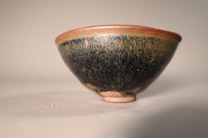 null CHINA, Jian kilns, SONG Dynasty (960 - 1279)
Bowl in brown and black glazed...