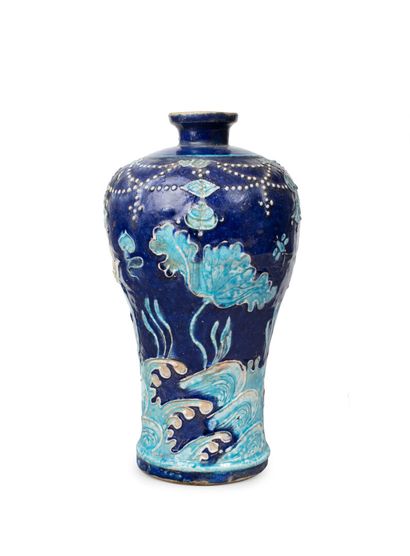 null CHINE, Dynastie MING (1368 - 1644), Fin XVe/Début XVIème siècle	
Vase de forme...