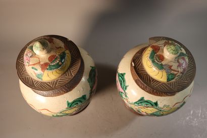 null CHINA, Nanjing, About 1900
Pair of porcelain baluster potiches
with polychrome...