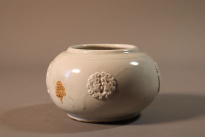 null CHINE, Epoque KANGXI (1662 - 1722)
Pot en porcelaine émaillée blanc de Chine...