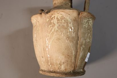 null VIETNAM, Tanhoa XIe/XIIIe siècle	
Verseuse polylobée en grès émaillé beige craquelé,...