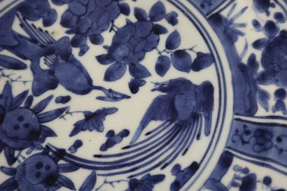 null JAPON, Fours d'Arita,XVIIe siècle	
Assiette en porcelaine 
décorée en bleu sous...
