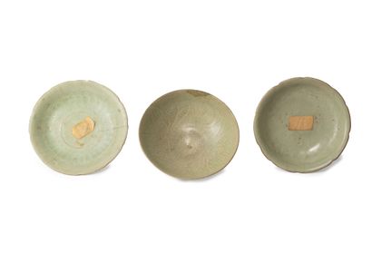 null CHINE, Fours de Longquan, Dynastie SONG (960 - 1279)	
Deux petites coupes en...