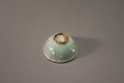 null VIETNAM, XIIe/XIVe siècle	
Coupe, petit vase, petit bol et deux vases balustres...