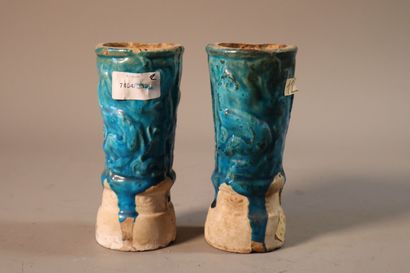 null CHINE, Dynastie MING (1368 - 1644)	
Paire de vases ""gu"" en grès émaillé turquoise...