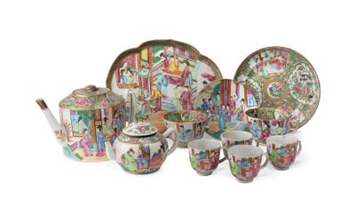 null CHINE, Canton, XIXe siècle	
Service en porcelaine émaillée polychrome 
dans...