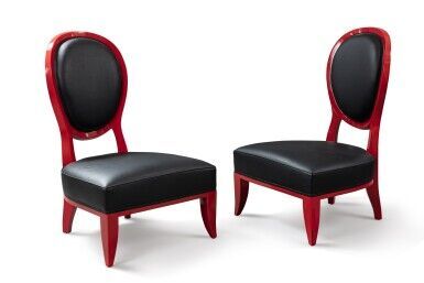  André ARBUS (1903 - 1969)
Pair of red lacquered wood and black leather armchairs,... Gazette Drouot