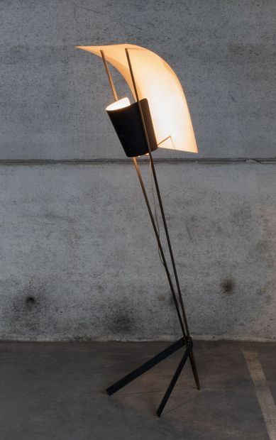 null Pierre GUARICHE (1926-1995)
Floor lamp in metal model G30 called "Kite".
The...