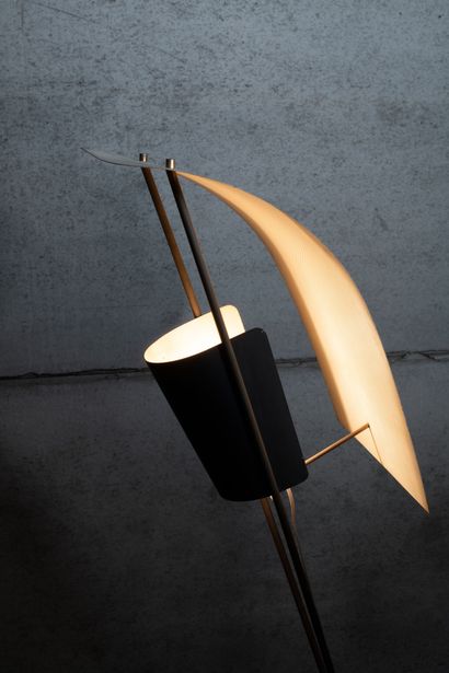 null Pierre GUARICHE (1926-1995)
Floor lamp in metal model G30 called "Kite".
The...