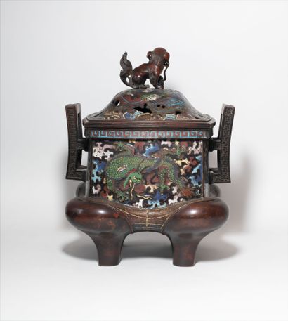 null JAPON - Epoque EDO (1603 - 1868), début XIXe siècle
Brûle-parfum quadripode...