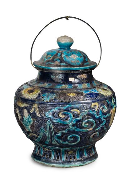 null CHINE,Dynastie MING (1368 - 1644), Fin XVe/Début XVIème siècle	
Jarre de forme...