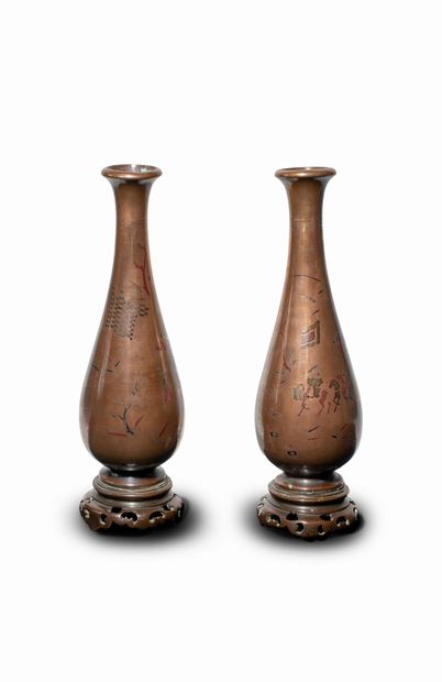 VIETNAM - Vers 1900
Deux vases à panse basse...