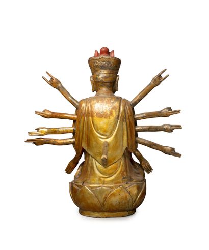 null VIETNAM, XIXe siècle	
Statue d'Avalokitesvara à douze bras en bois laqué or...