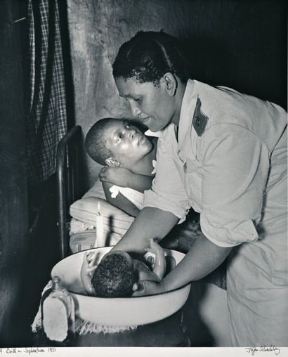 Jurgen SCHADEBERG A birth in Sophiatown, 1951 40 x 50 cm