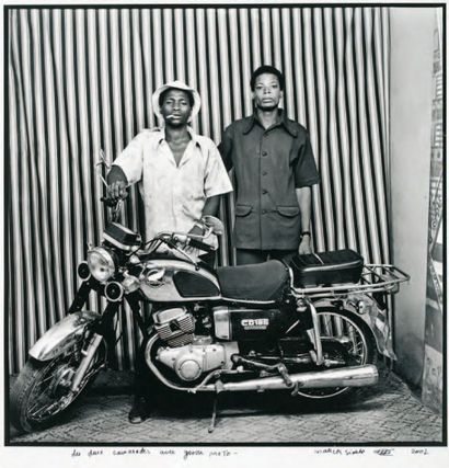 Malick SIDIBE Les deux camarades avec grosse moto 2007 50 x 60 cm