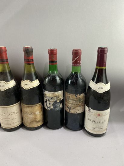 null 12 bouteilles de vins dont Bordeaux, Beaujolais Village, Aloxe Corton et di...
