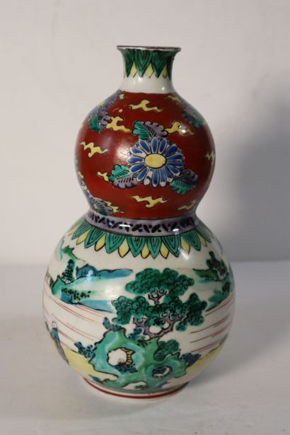 null JAPAN, Kutani kilns
MEIJI period (1868 - 1912)
Double gourd vase in polychrome...