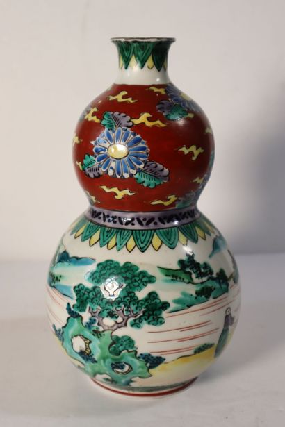 null JAPON, Fours de Kutani
Epoque MEIJI (1868 - 1912)
Vase double gourde en porcelaine...