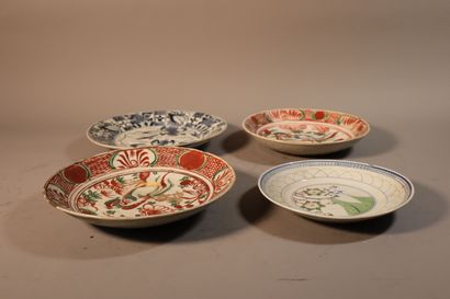 null CHINE, Fours de Swatow (Zhangzhou), XVIe siècle	
Deux coupes en porcelaine émaillée...