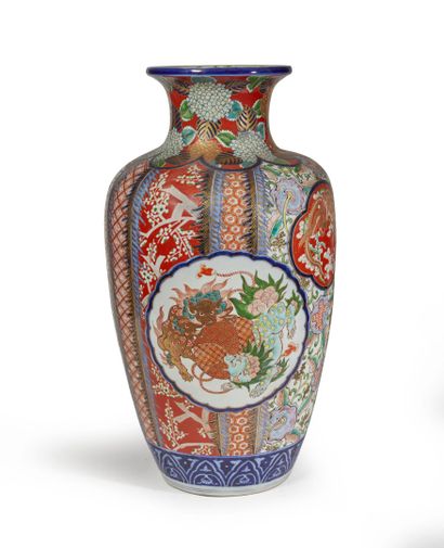 JAPON, Imari
Epoque MEIJI (1868 - 1912)
Vase...
