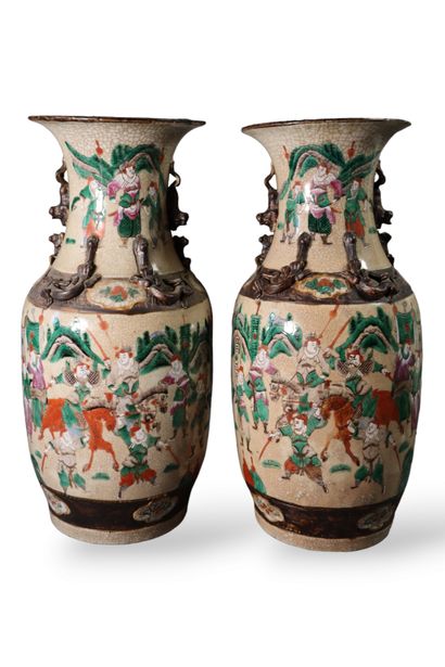 CHINE, Nankin
XIXe siècle
Paire de vases...
