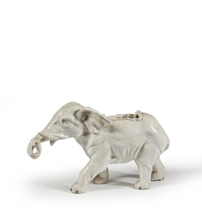 CHINE, XXe siècle
Eléphant en porcelaine...