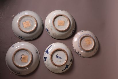 null Chine du Sud
Cinq assiettes en porcelaine bleu blanc
Dim. de ca 14 à 15,5 c...
