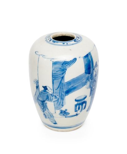 null CHINE, Epoque KANGXI (1662 - 1722)
Pot en porcelaine décorée en bleu sous couverte...