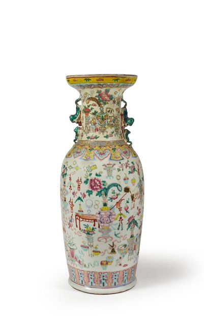 CHINE, Canton, XIXe siècle	
Vase balustre...