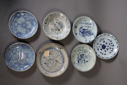 null Chine du Sud
Sept petites assiettes en porcelaine bleu blanc
D : de 14.5 à 18...