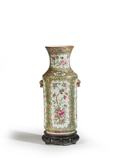 CHINE, Canton, XIXe siècle
Vase de forme...