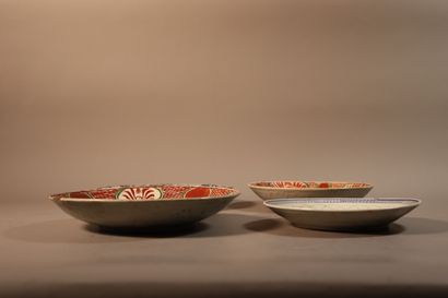 null CHINE, Fours de Swatow (Zhangzhou), XVIe siècle	
Deux coupes en porcelaine émaillée...