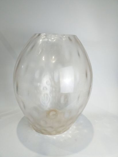 Vase en verre transparent de forme ovoïde,...