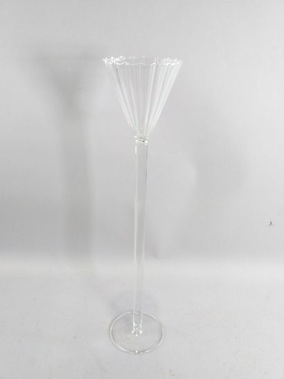 null Ensemble de huit verres, par Mathias Paris
à haut pied, signé. 46 cm
 

G-01804...