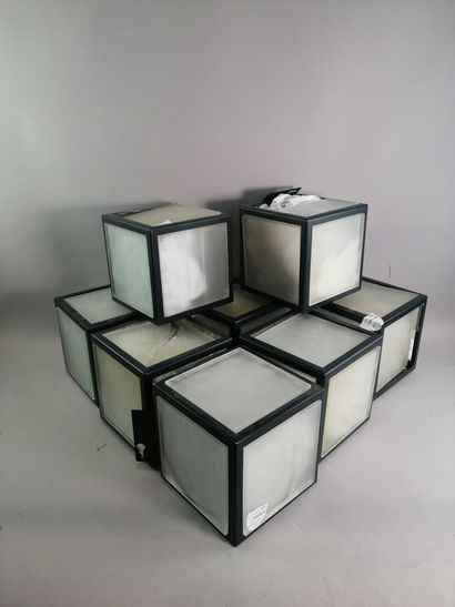 null 8 cubes en acier et verre dépoli à fixer en applique
18 x 18 x 18 cm
Accidents

Ref:...