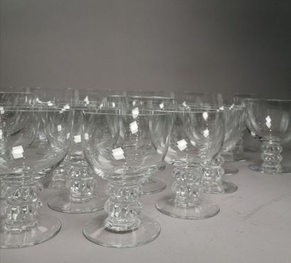 null René LALIQUE (1860-1945).
Partie de service de verres en cristal, modèle "Vougeot"...
