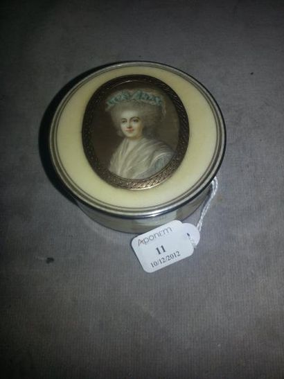 Elisabeth VIGÉE-LEBRUN (1755-1842) (Dans le goût de) Boite à décor d'une miniature...