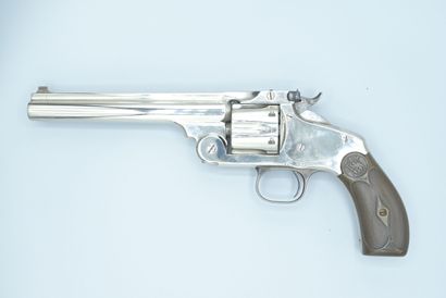 null Revolver SMITH ET WESSON Cal. 44. N°3372. Plaquettes bakélite. Finition nickelée....