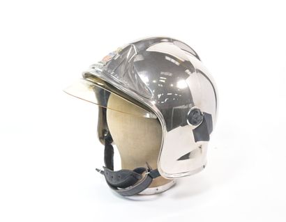 null CASQUE contemporain de Pompier de Paris. 