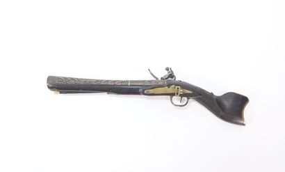 null Small blunderbuss. Flintlock lock decorated with crescents and functional. Barrel...