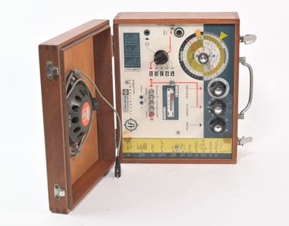 null Petite radio de bord portative, de marque Technifrance Navitech., avec cadran...