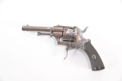 null Revolver with pin Cal. 7 mm, the top of the barrel is engraved. G MARTINIERE...