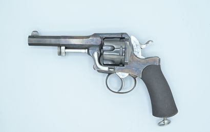 null Beautiful revolver with 6 shots and Cal. 11 mm. A side pedal allows the opening...