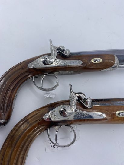 null Nice pair of combat pistols. Engraved percussion caps and fittings. Pommels...