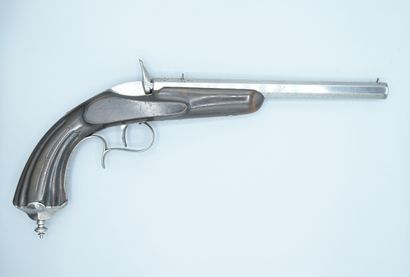 null Pistol of living room type FLOBERT cal. 55 mm. Engraved iron fittings. BE