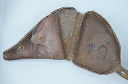 null Étui jambon en cuir brun pour revolver 1892. tampons.