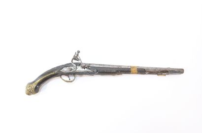 null Oriental pistol. Flintlock lock. Decorated bronze trim. Long shaft and carved...