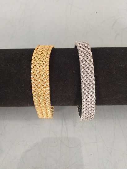 null TWO ZIP BRACELETS, one in yellow gold 750°/00 (19.5 x 1.2 cm) and the other...